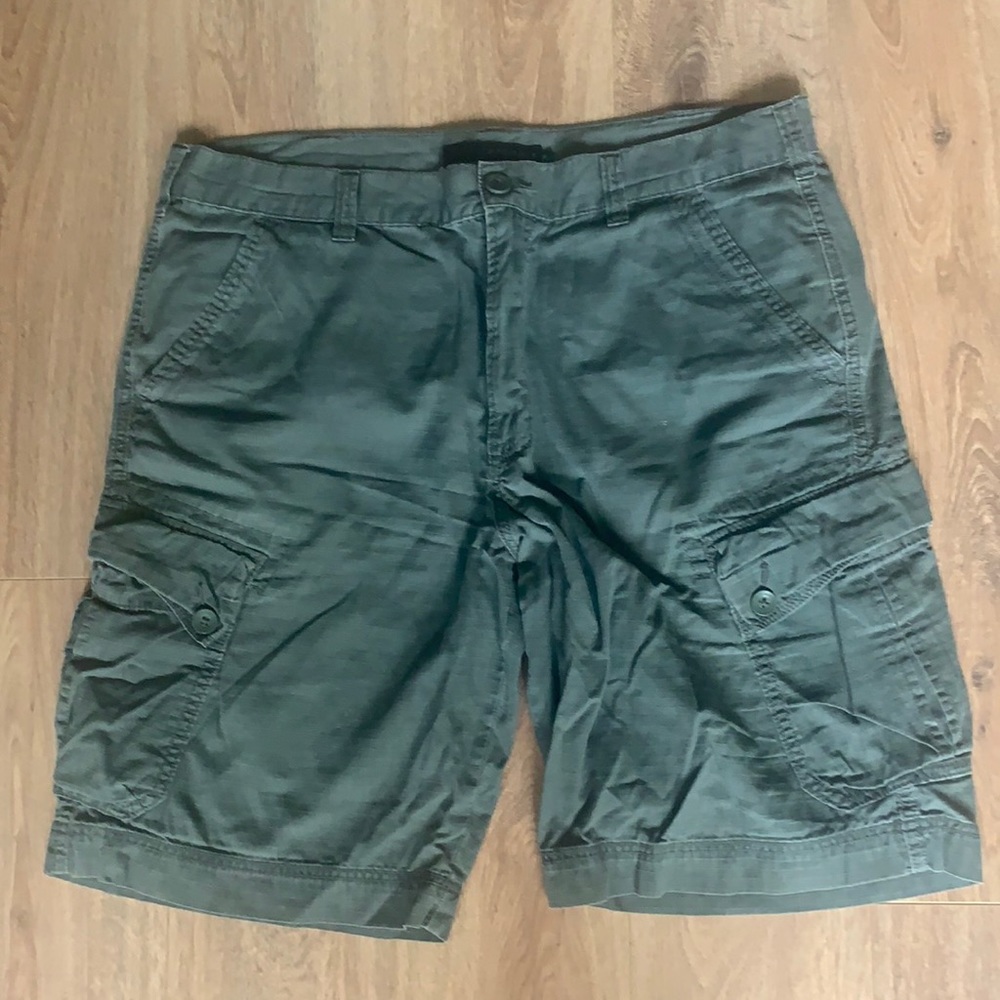 Men’s Calvin Klein cargo shorts size 36 waist!